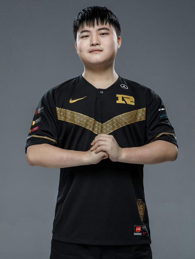 RNG前途光明！，Uzi新星夺冠表现突出全场沸腾不已(uzi哪一年去的rng)
